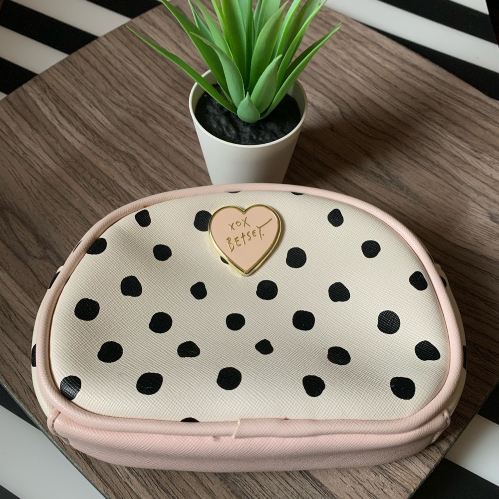 $5 B2G2 EUC BETSEY JOHNSON Makeup Bag